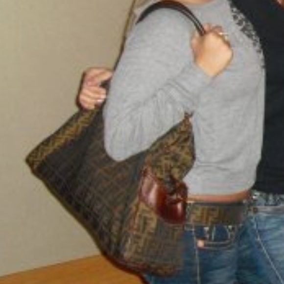 Fendi bag authentic 💯present - Picture 8 of 8